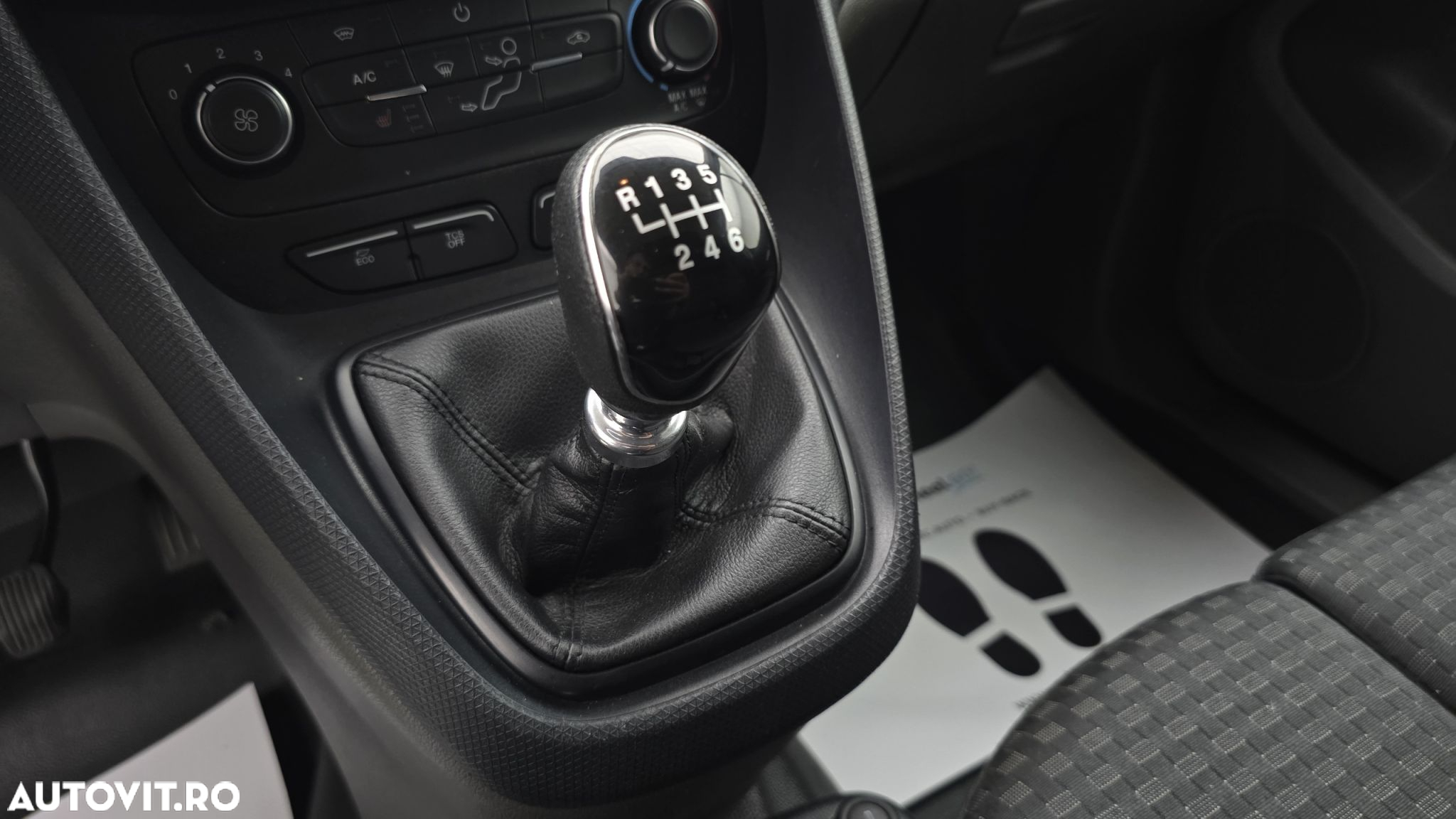 Ford Transit Connect - 17