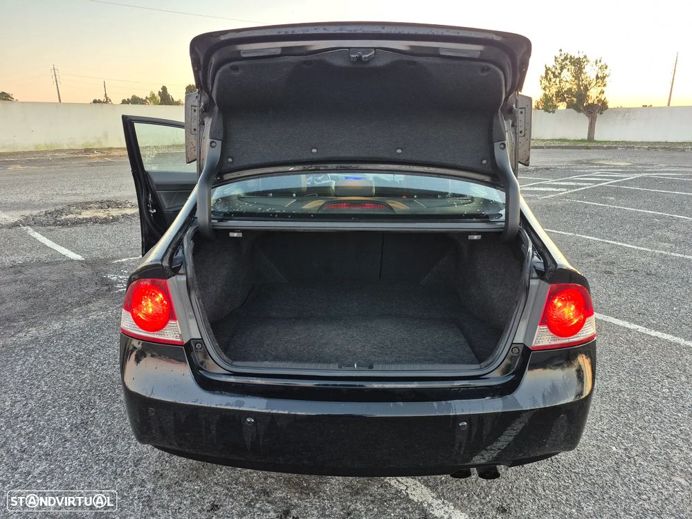 Honda Civic 1.8 ES - 6