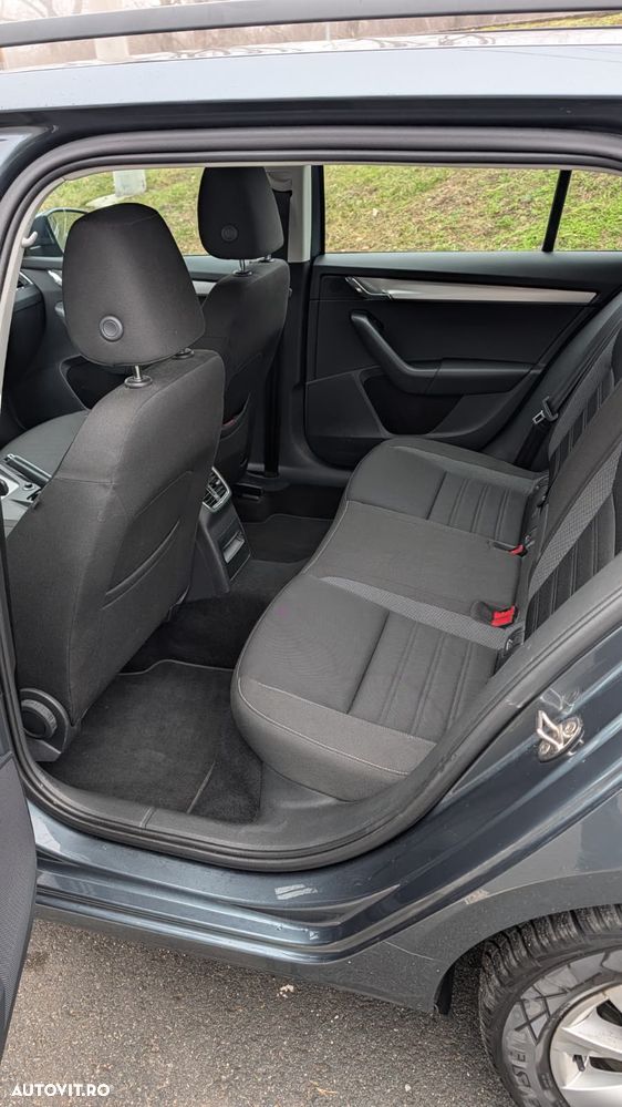 Skoda Octavia 1.6 TDI DSG Ambition - 11