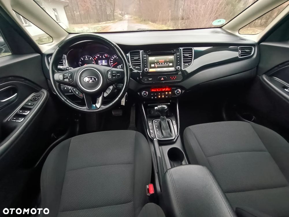 Kia Carens - 10