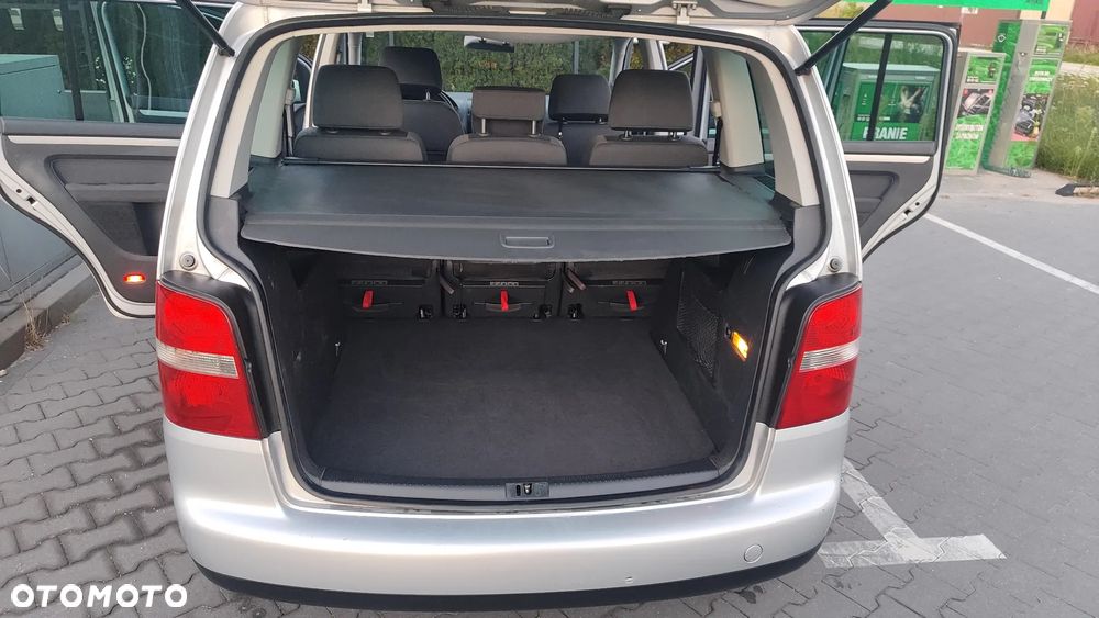 Volkswagen Touran - 9