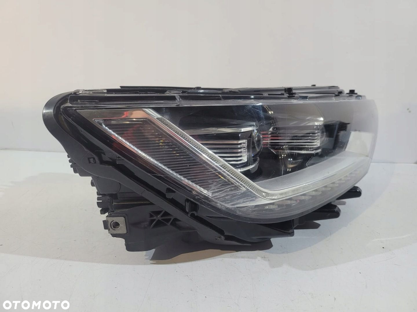 VW Passat B8 Lift - Lampa Full Led R - 13637 - 3