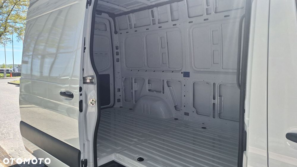 Mercedes-Benz Sprinter - 6