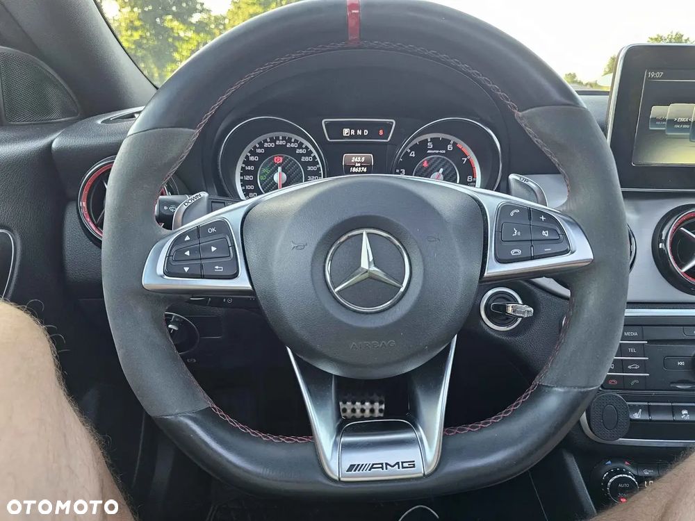 Mercedes-Benz CLA - 10