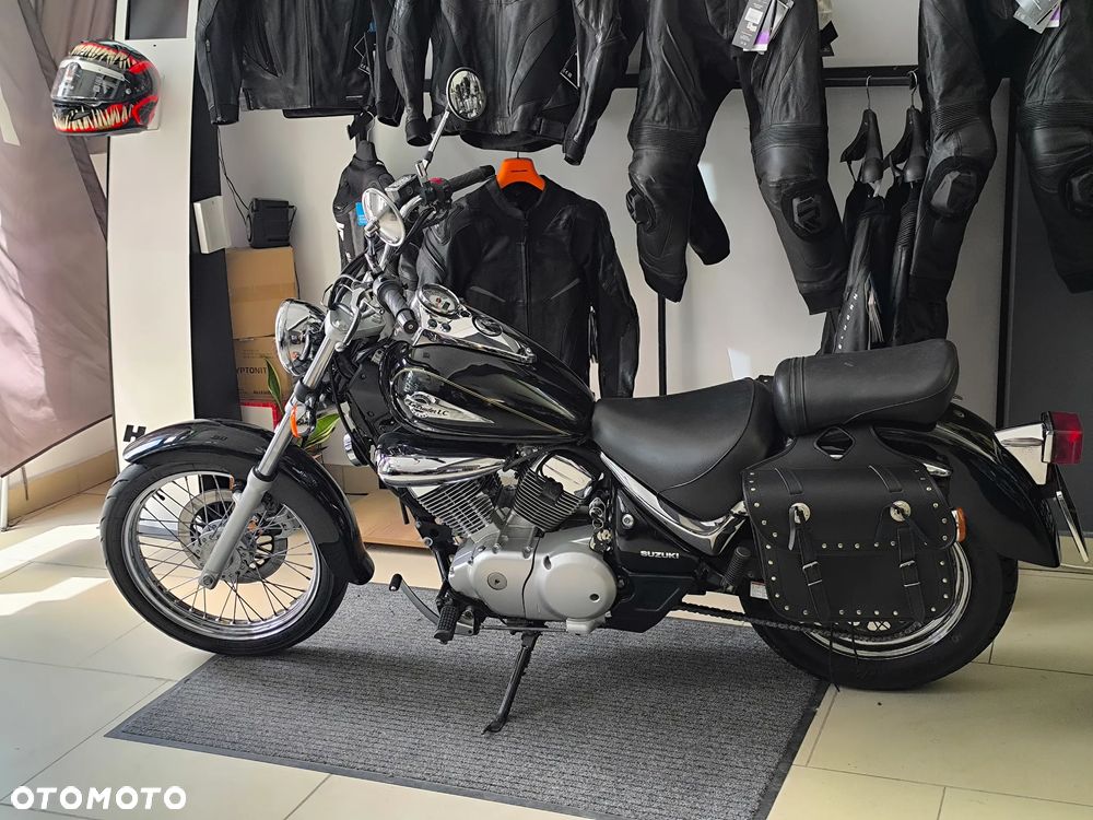 Suzuki Intruder - 4
