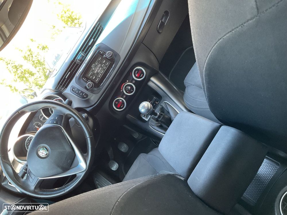 Alfa Romeo Giulietta 1.6 JTDM Exclusive - 29