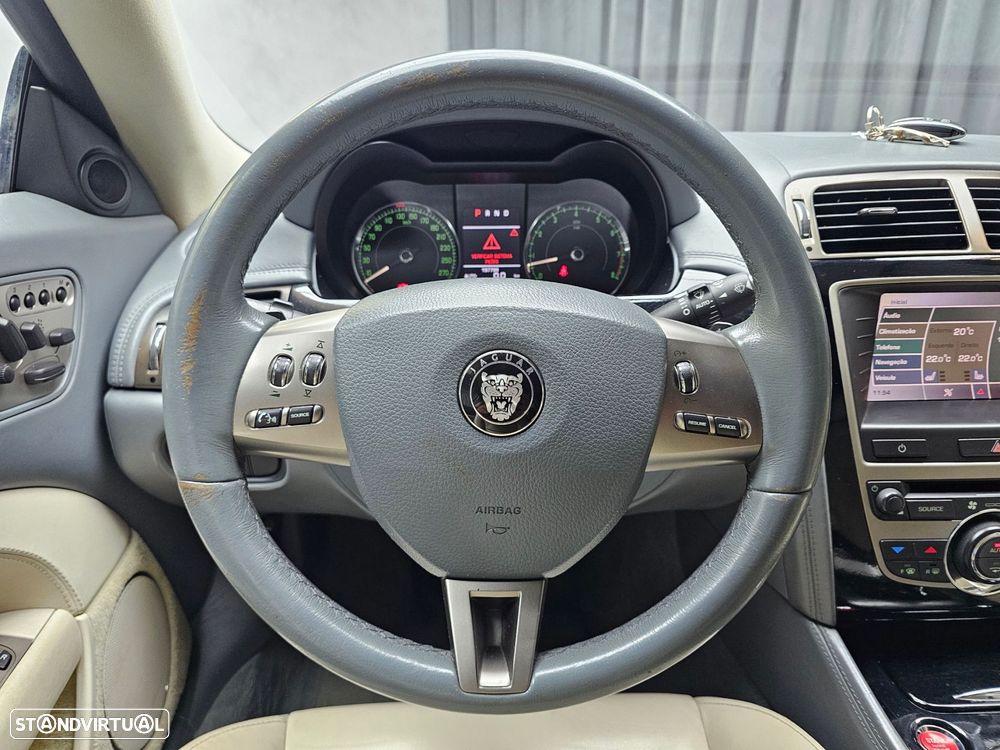 Jaguar XK 4.2 V8 - 13