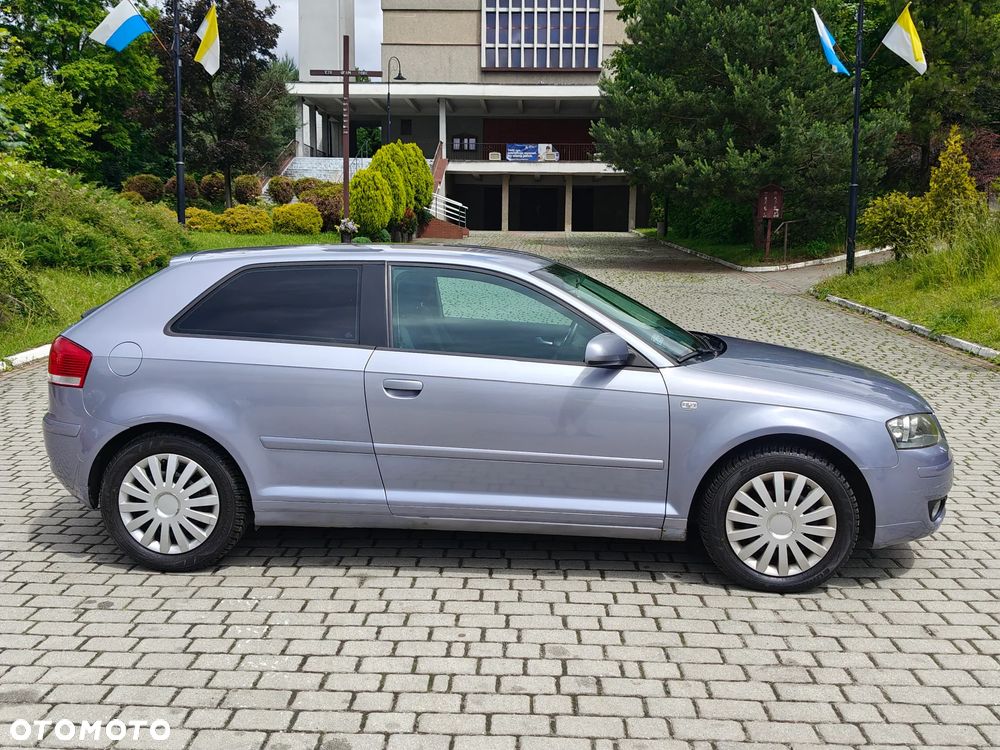 Audi A3 3-drzwiowe 1.6 Attraction - 9