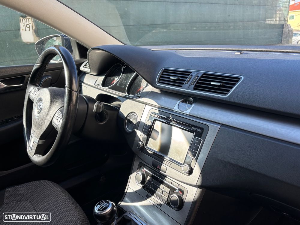 VW Passat Variant 1.6 TDI BlueMotion - 16