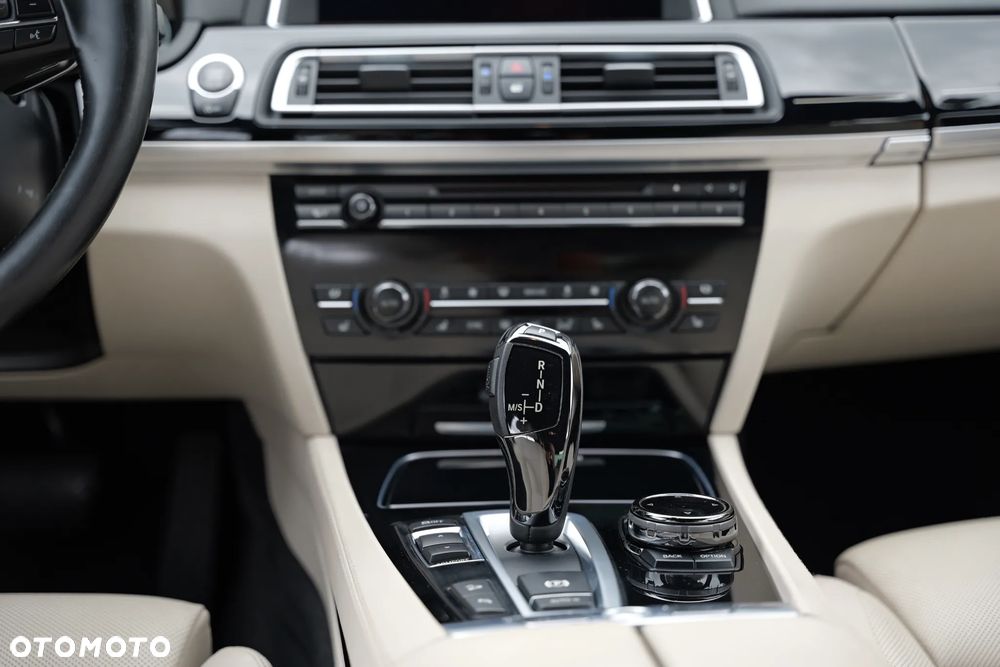 BMW Seria 7 750Ld xDrive Blue Performance Edition Exclusive - 24