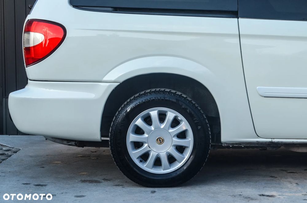 Chrysler Grand Voyager 3.3L LX - 12