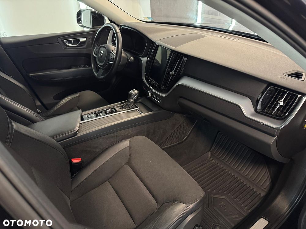 Volvo XC 60 D4 Momentum Pro - 22