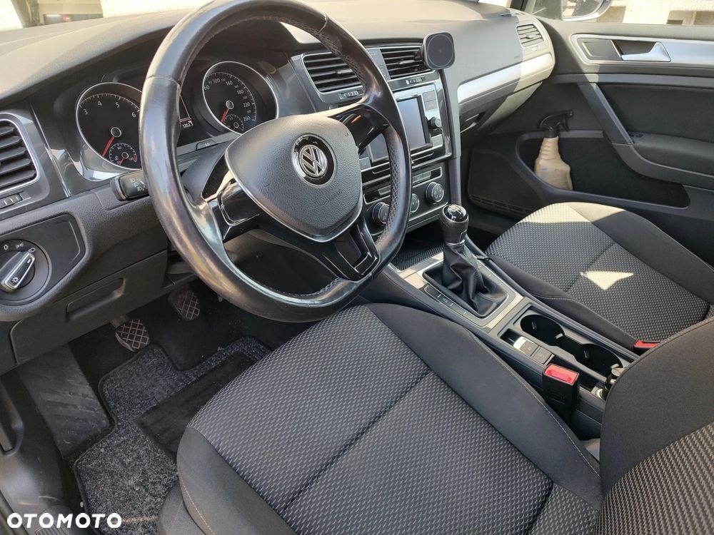 Volkswagen Golf - 24