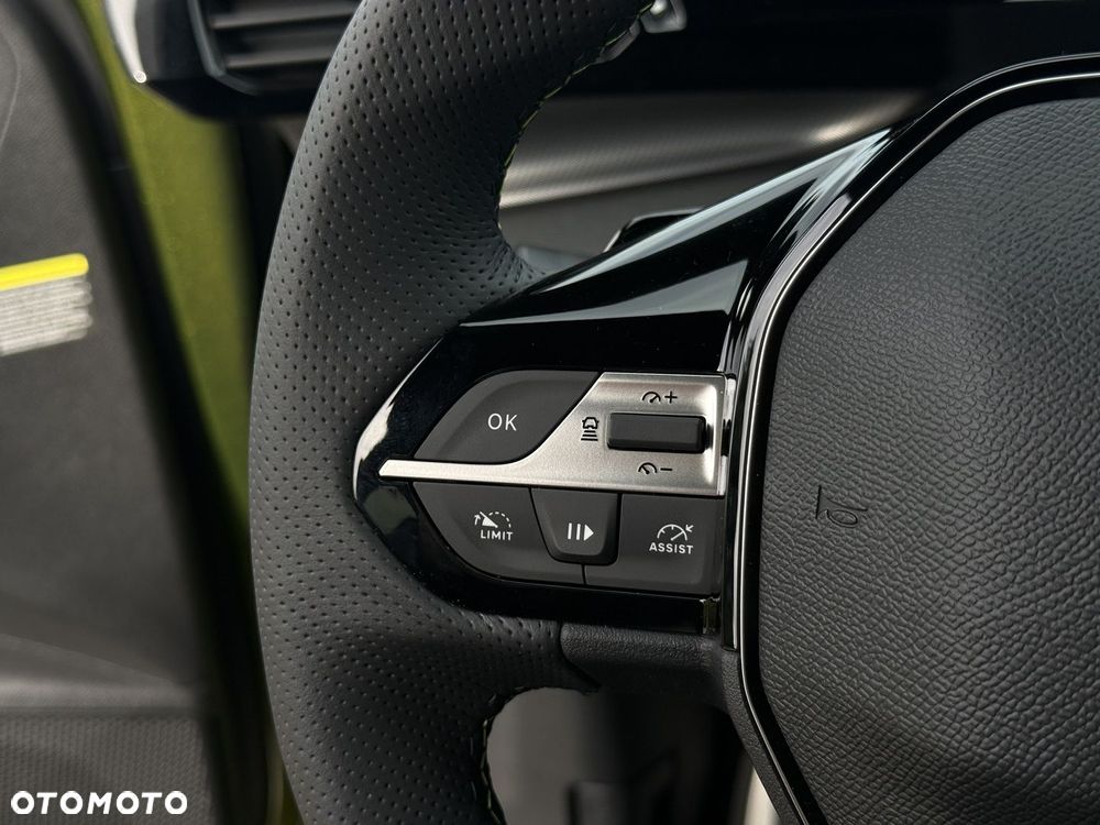 Peugeot 408 - 25