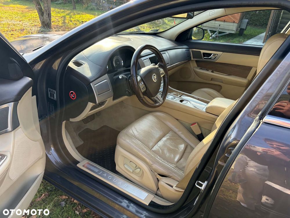 Jaguar XF 4.2 V8 Premium Luxury - 12