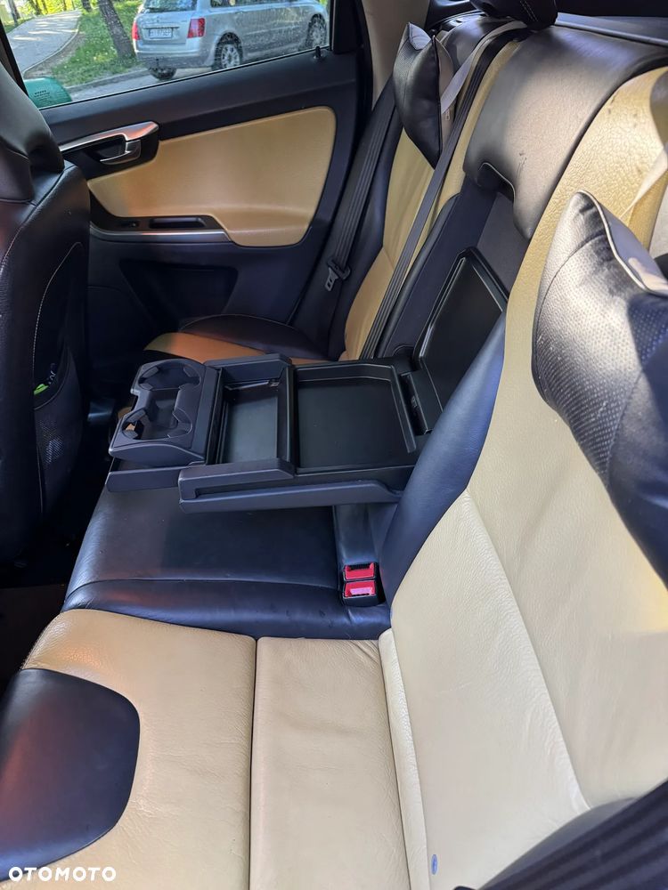 Volvo XC 60 D5 AWD - 9