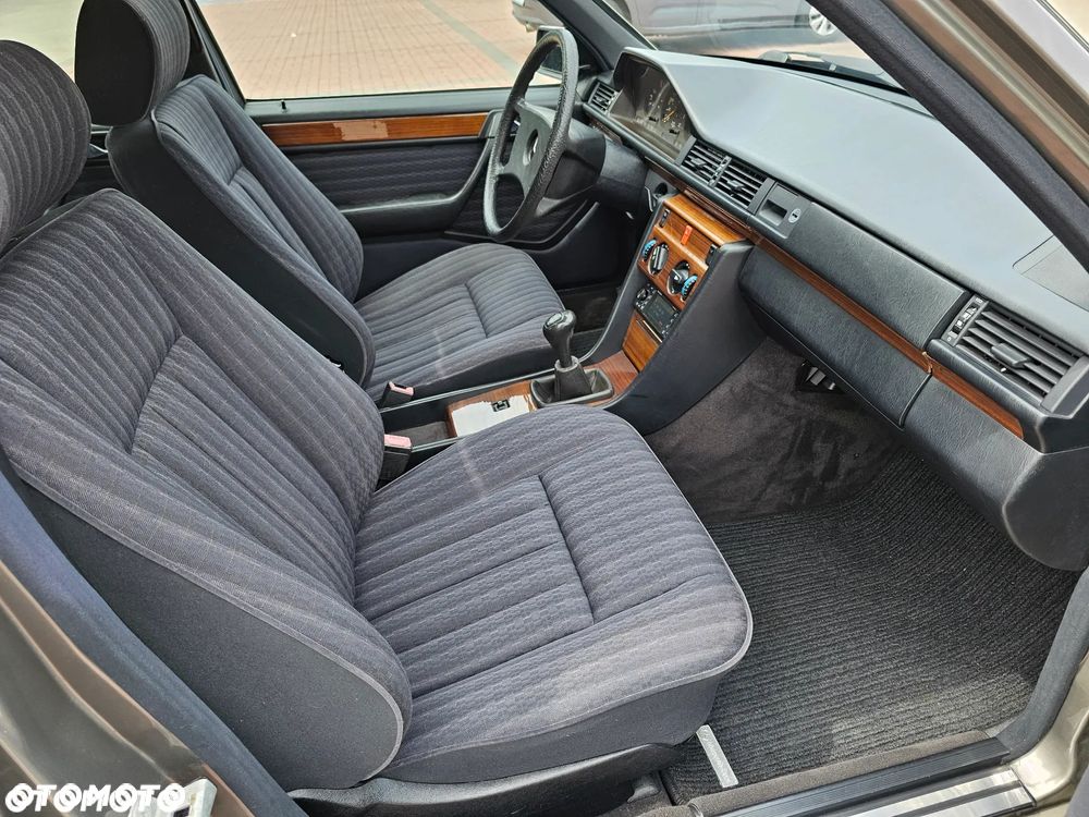 Mercedes-Benz W124 (1984-1993) ver-standard - 19