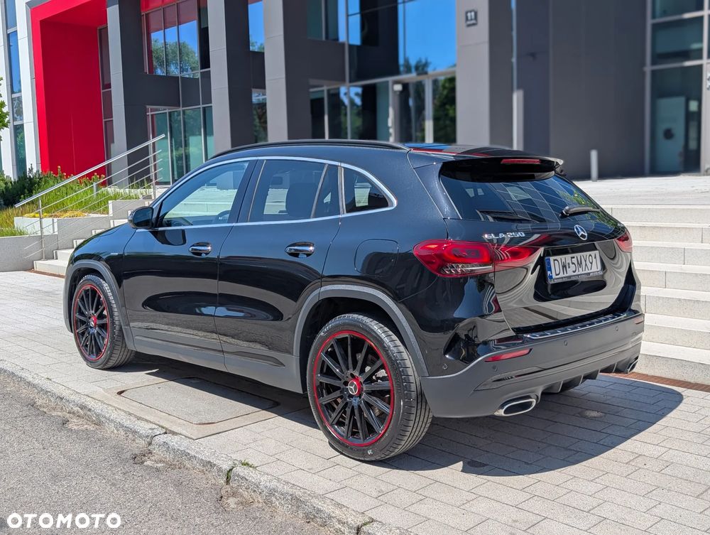 Mercedes-Benz GLA 250 4-Matic Edition 1 - 18