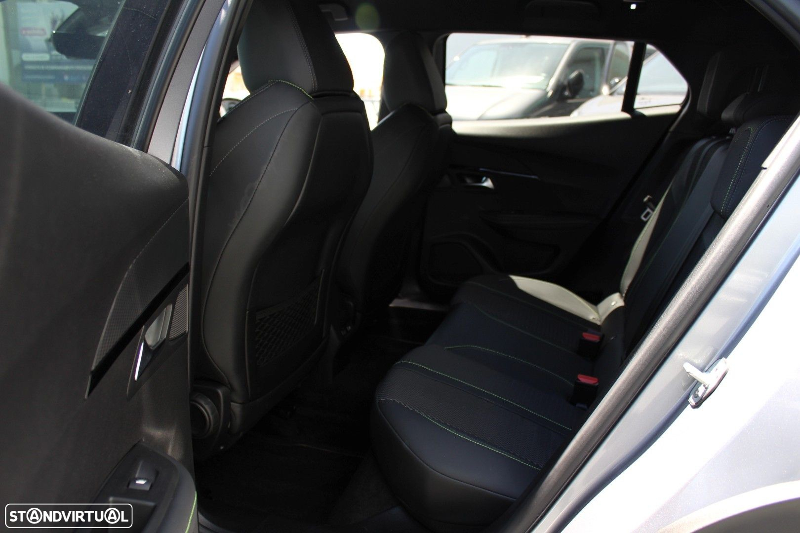 Peugeot 2008 1.2 PureTech GT EAT8 - 22