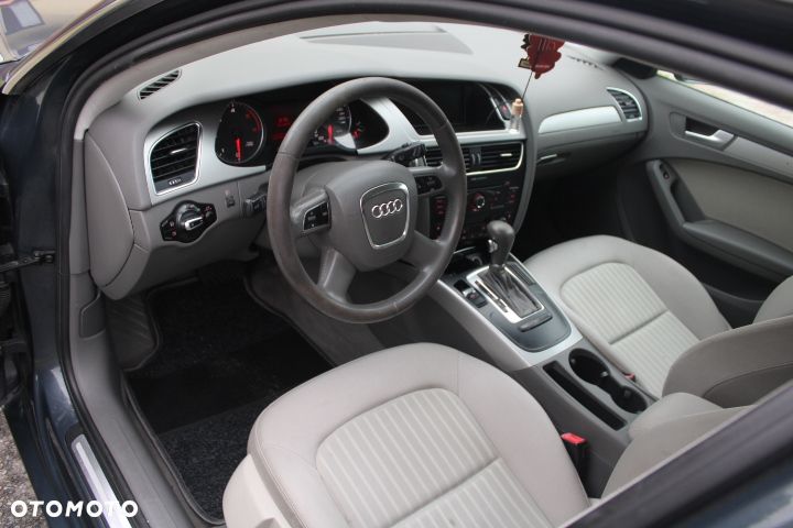 Audi A4 Limousine - 14
