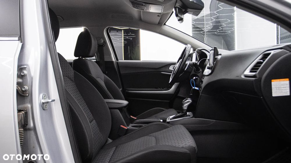 Kia Ceed 1.6 CRDi mHEV M DCT - 16