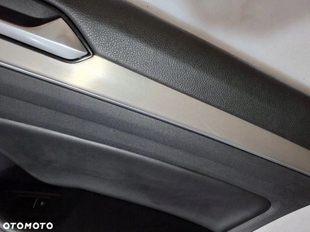 VW PASSAT B8 2019 Kombi Boczek drzwi tylnych prawy skóra LED 3G5867212 - 5
