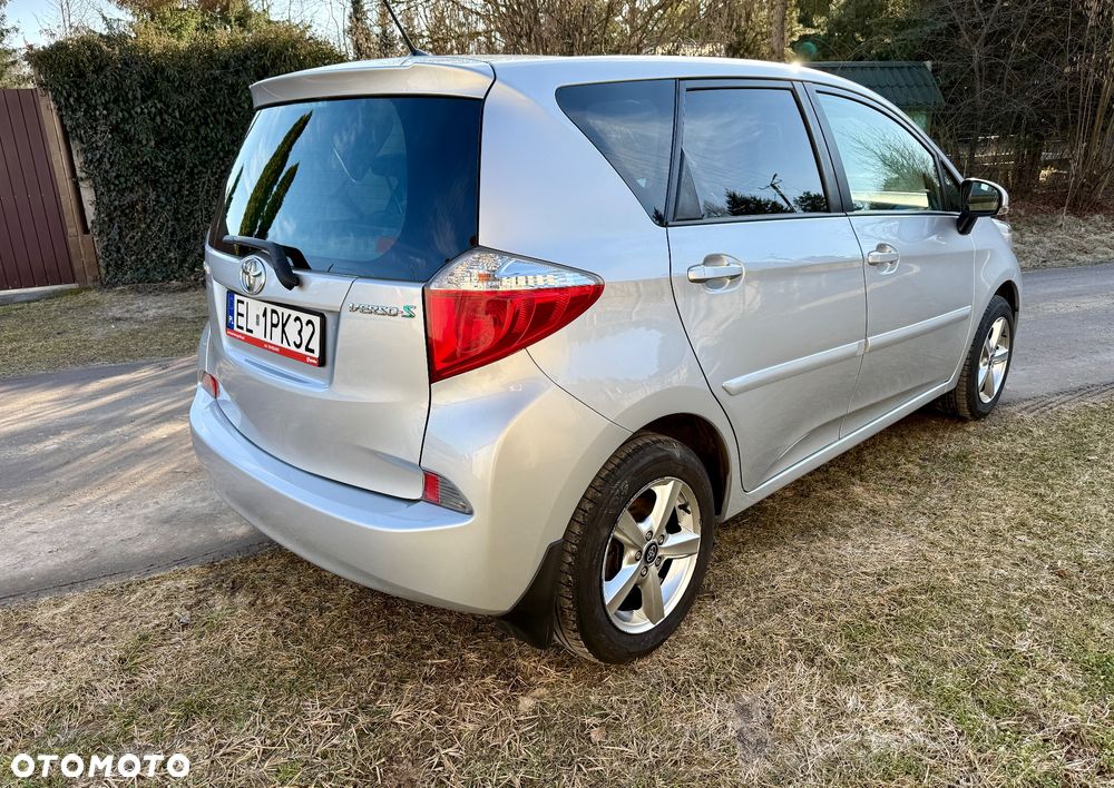 Toyota Verso S 1.33 Premium MS - 12