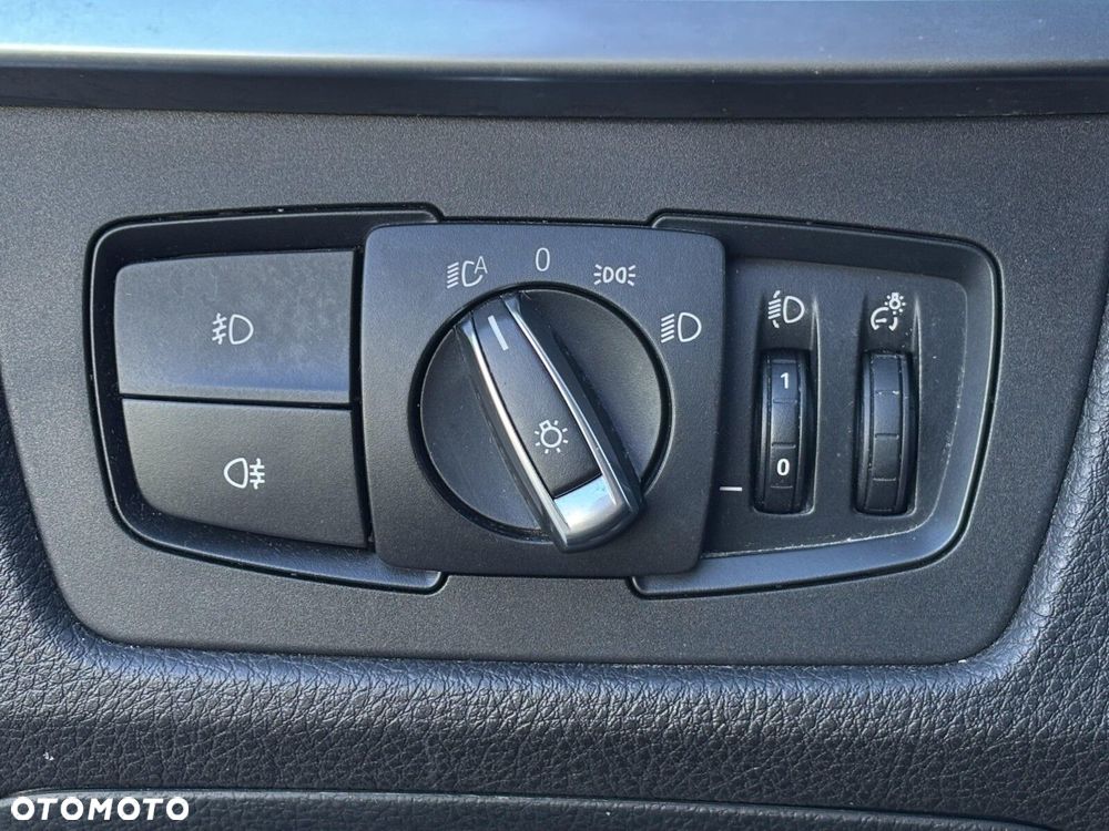 BMW Seria 3 320i GPF xDrive - 22