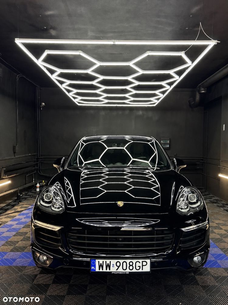 Porsche Cayenne ver-s-hybrid - 1