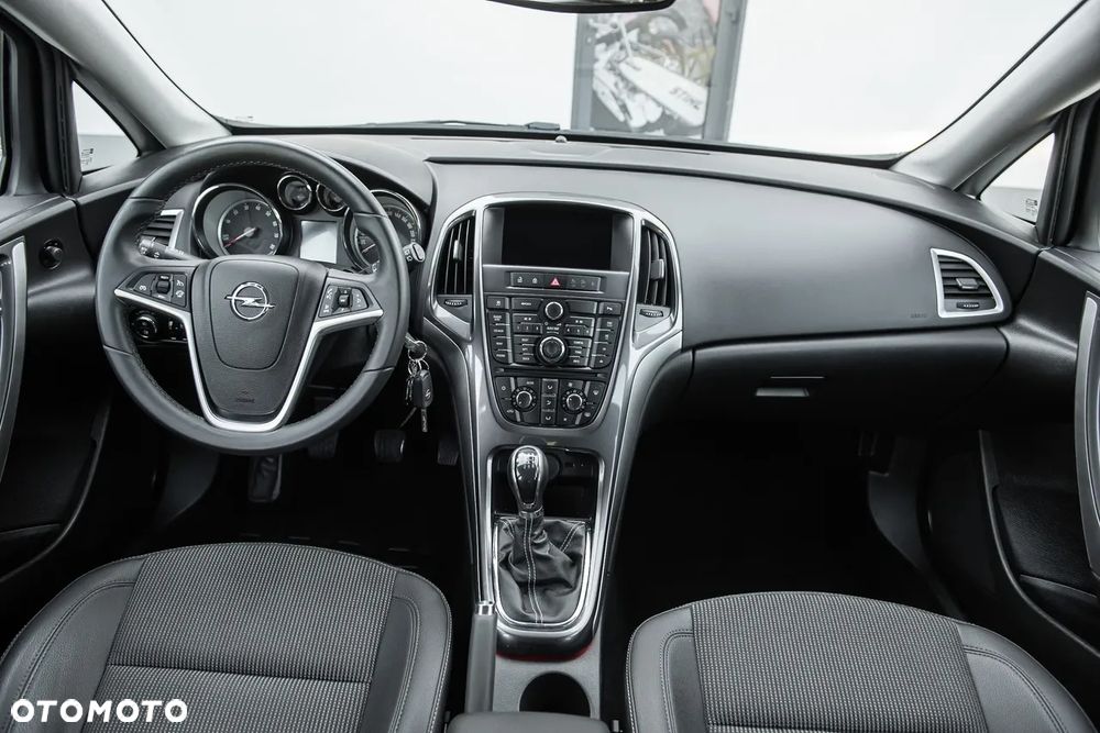 Opel Astra 1.4 Turbo Color Edition - 25