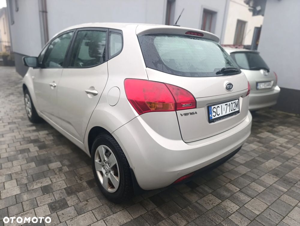 Kia Venga 1.4 CVVT Black Collection - 4