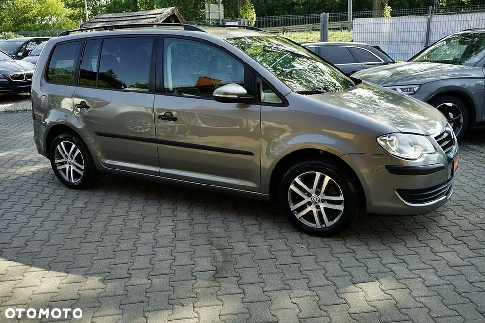 Volkswagen Touran - 8