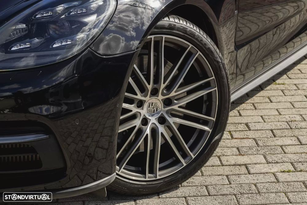 Porsche Panamera 4 E-Hybrid - 12