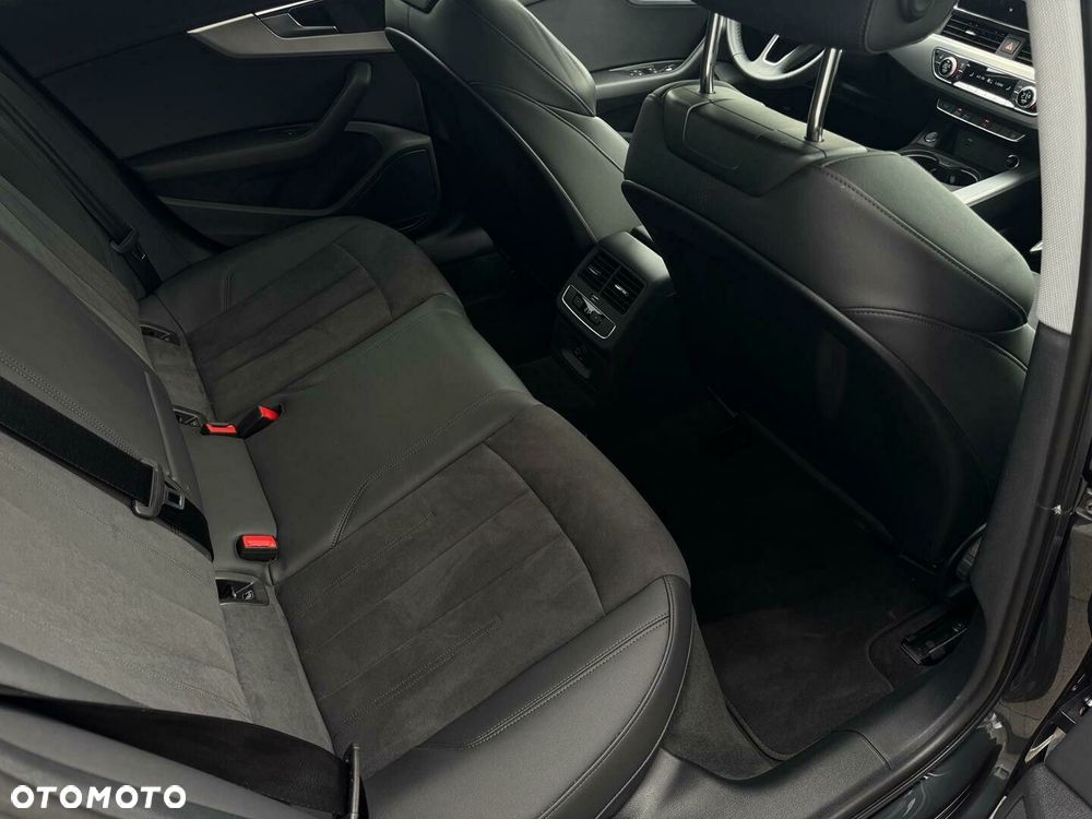 Audi A4 Limousine - 16