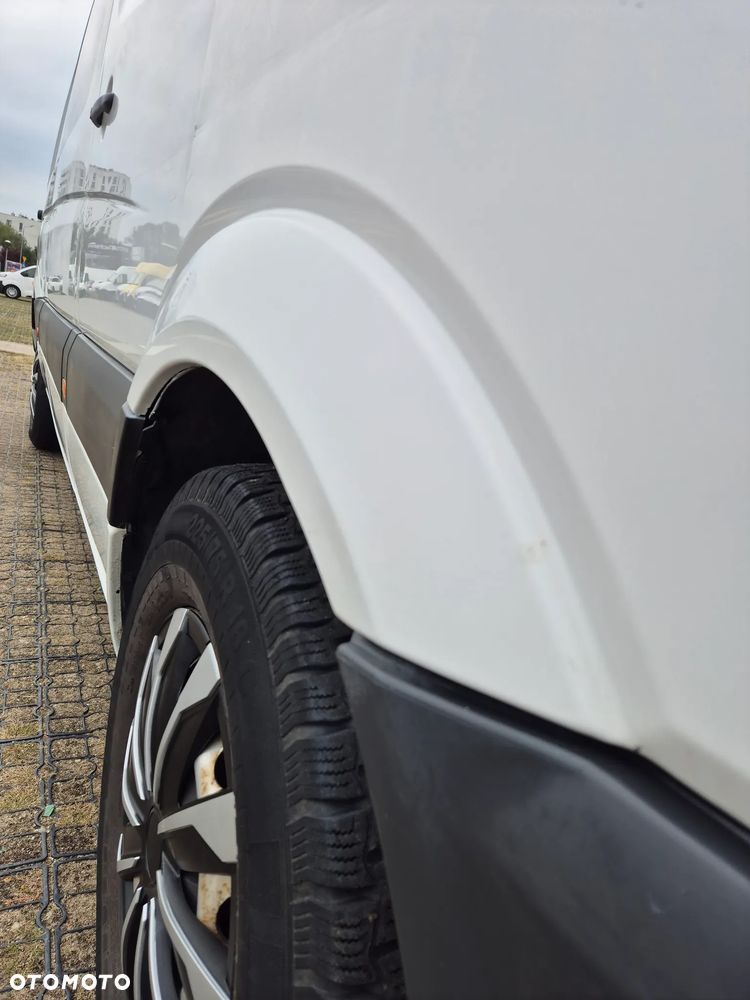 Mercedes-Benz Sprinter - 25