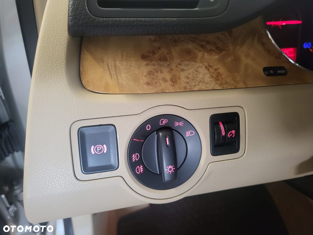 Volkswagen Passat Variant 2.0 TDI DSG Highline - 24