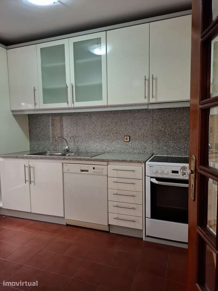 Apartamento T2 Av. Fernão de Magalhães - Grande imagem: 3/11