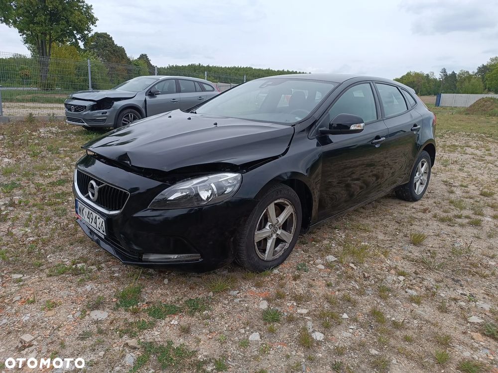 AUTO NA CZĘŚCI -VOLVO V40 NA CZĘŚCI ĆWIARTKA BŁOTNIK POSZYCIE KLAPA ZDERZAK LAKIER 717-46 Dostawa GWARANCJA !!! Ćwiartka Drzwi Podłużnica Wanna Cały na części GWARANCJA !!! Przód Tył Zestaw Komplet Drzwi Klapa Zderzak Błotnik Maska Grill Atrapa Szyba Pas Lampa Lusterko Boczki Fotel Kanapa Kokpit Deska Rozdzielcza Przełącznik Włącznik Sterownik Przewody Wiązka Instalacja Moduł Komputer Czujnik Listwa Pompa Alternator Wtryski Głowica Rozrusznik Kompresor Sprzęgło Dwumas Silnik Skrzynia ABS Klimatyzacji Paliwa Wspomagania Kolektor Turbina Przepustnica Zawór Chłodnica Koło Hak Belka Sanki Zawieszenie Mcpherson Półoś Amortyzator Wydech Tłumik Zacisk Most - 4