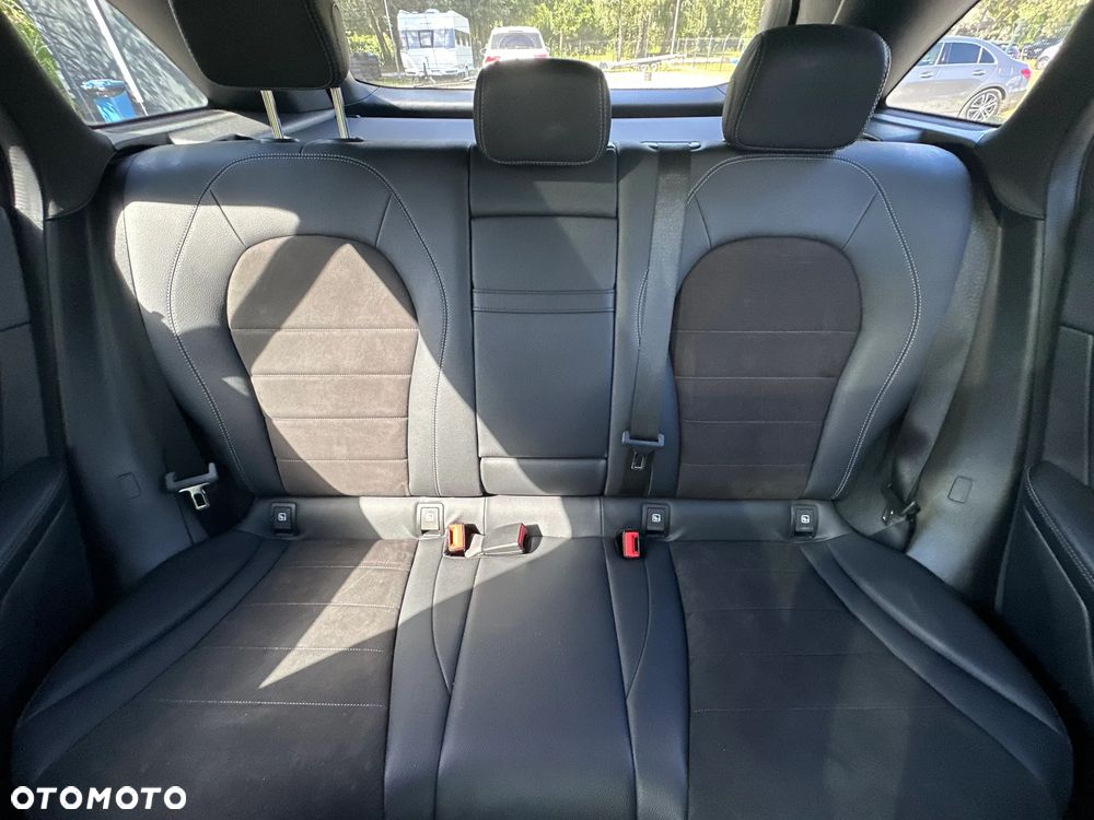 Mercedes-Benz GLC 250 4Matic 9G-TRONIC AMG Line - 22