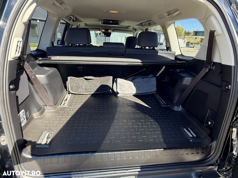 Toyota Land Cruiser - 12