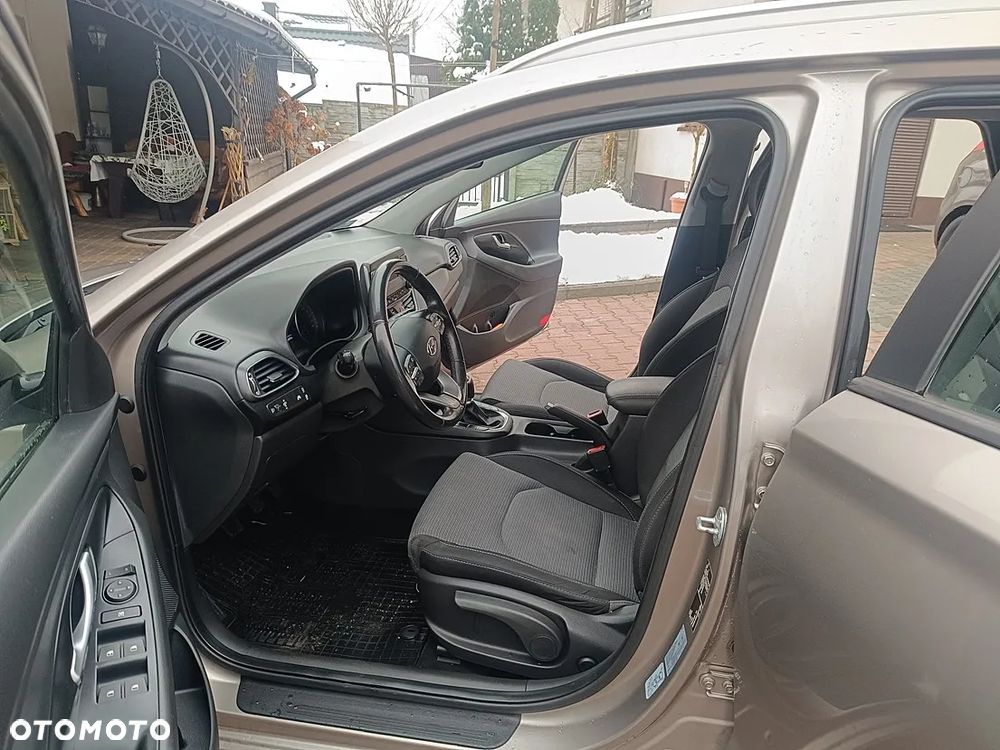 Hyundai i30 1.4 Premiere Comfort - 13