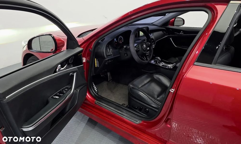 Kia Stinger - 11