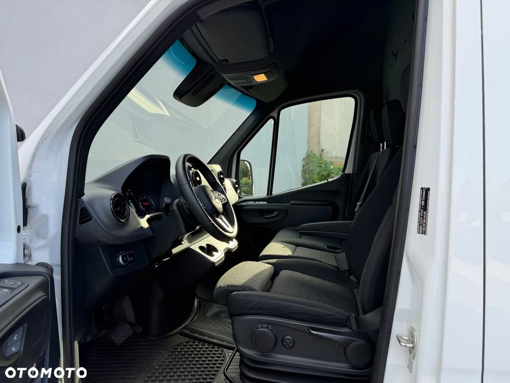 Mercedes-Benz Sprinter - 9