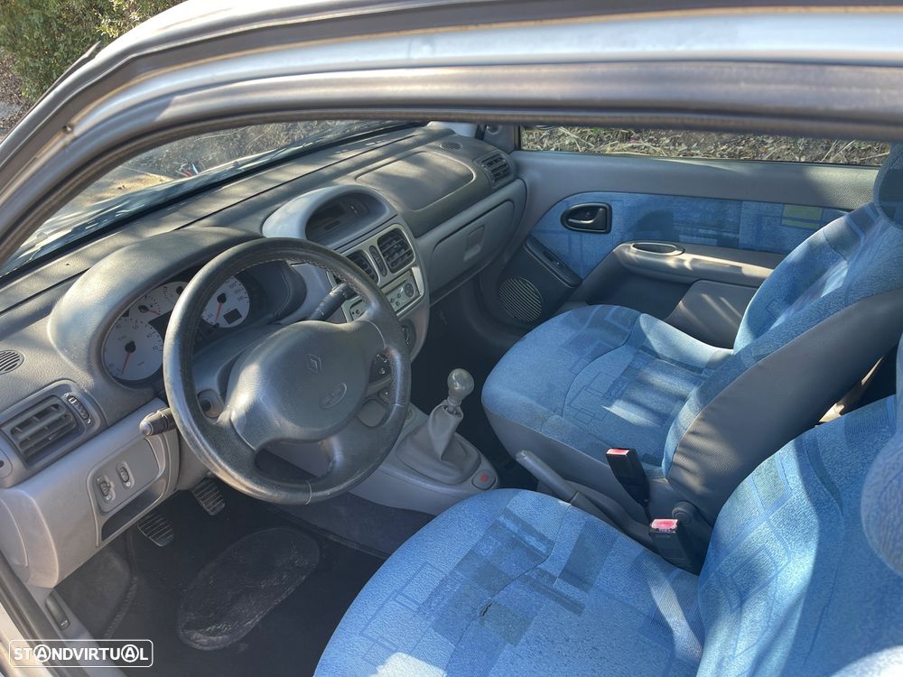 Renault Clio - 6