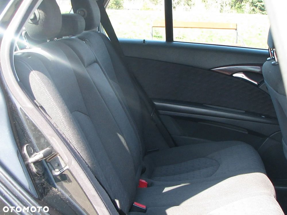 Mercedes-Benz Klasa E - 9