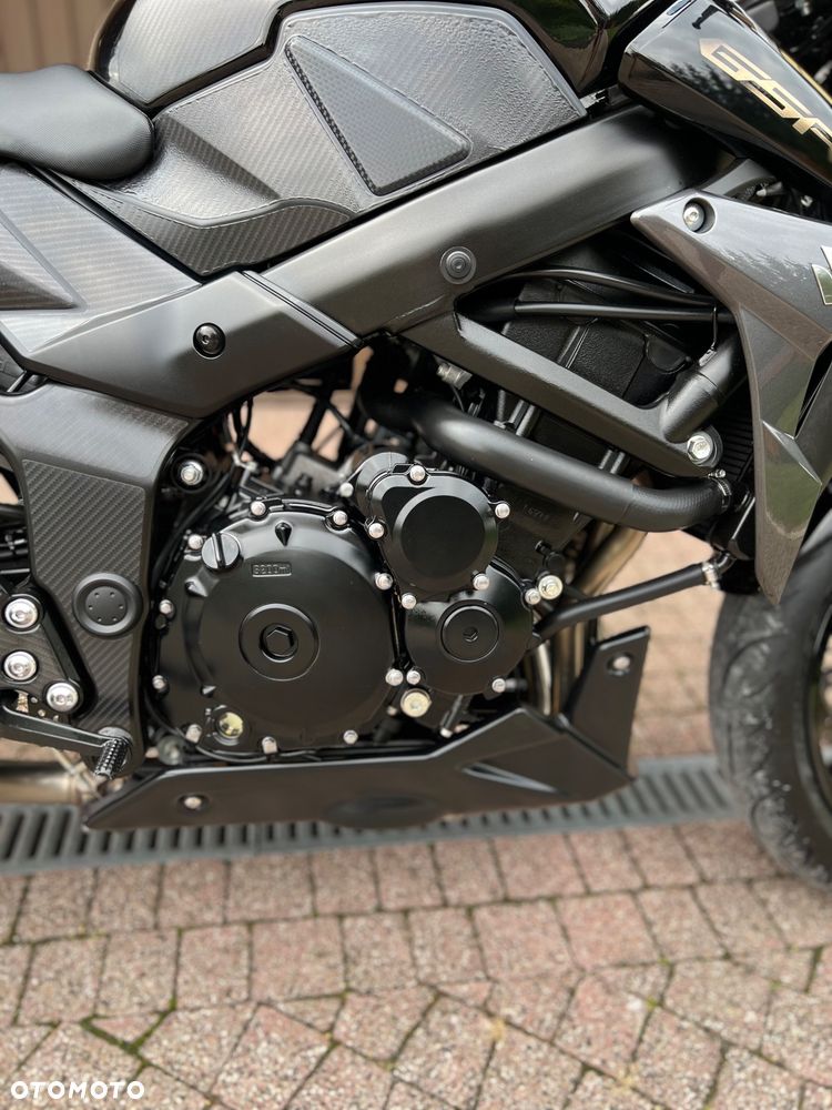 Suzuki GSR - 3
