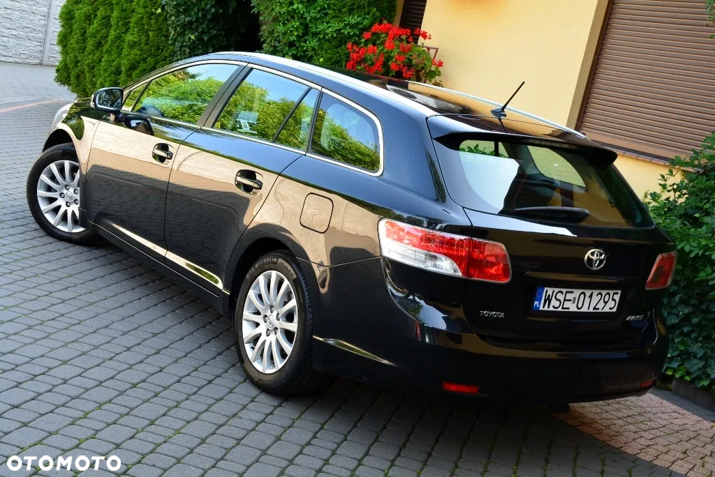 Toyota Avensis 1.8 Sol plus NAVI - 2