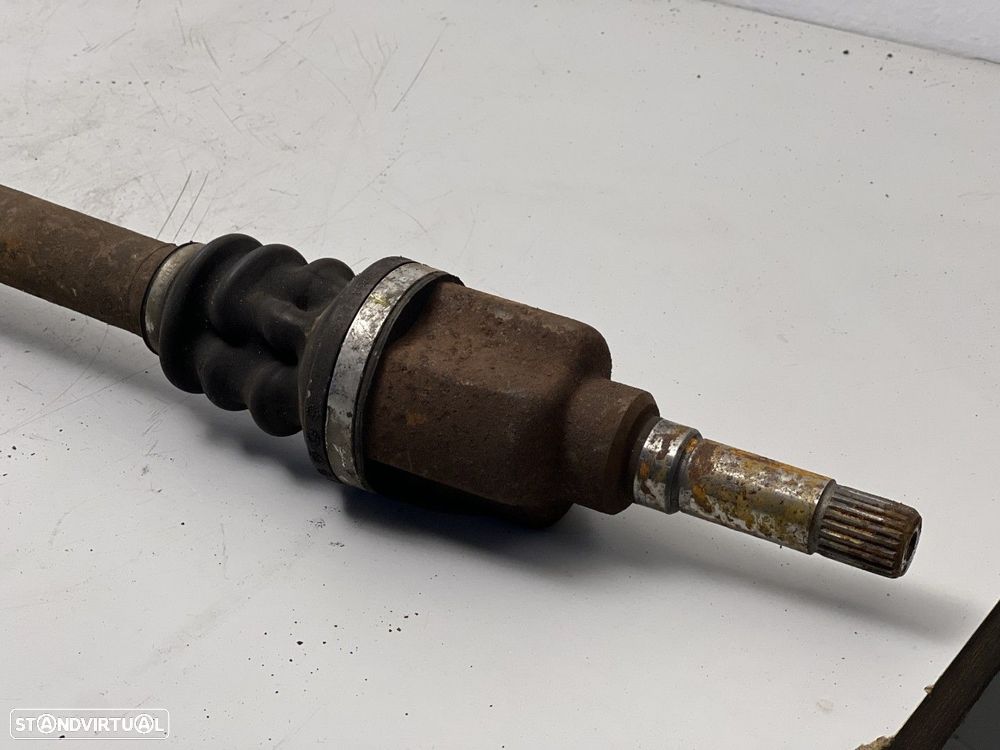 Transmissão Usado PEUGEOT 208 1.4 HDi REF. 9801611280 MOTOR 8HR - 3