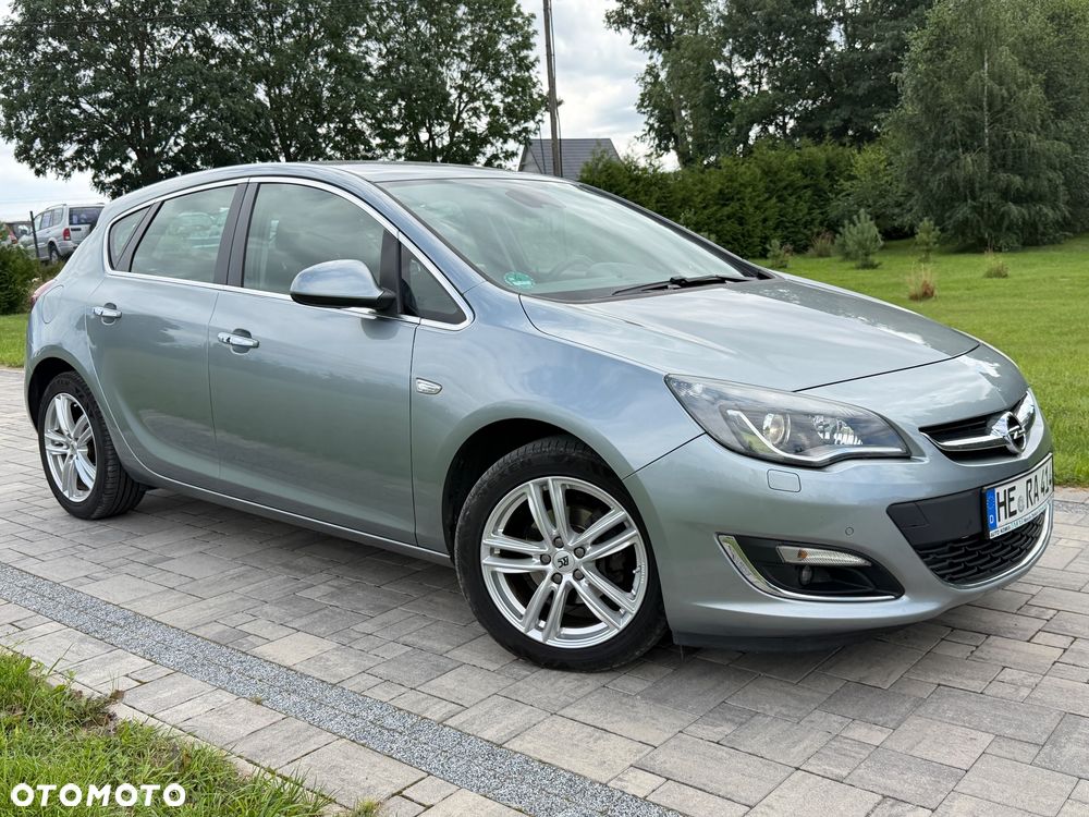 Opel Astra 1.4 T Essentia - 11