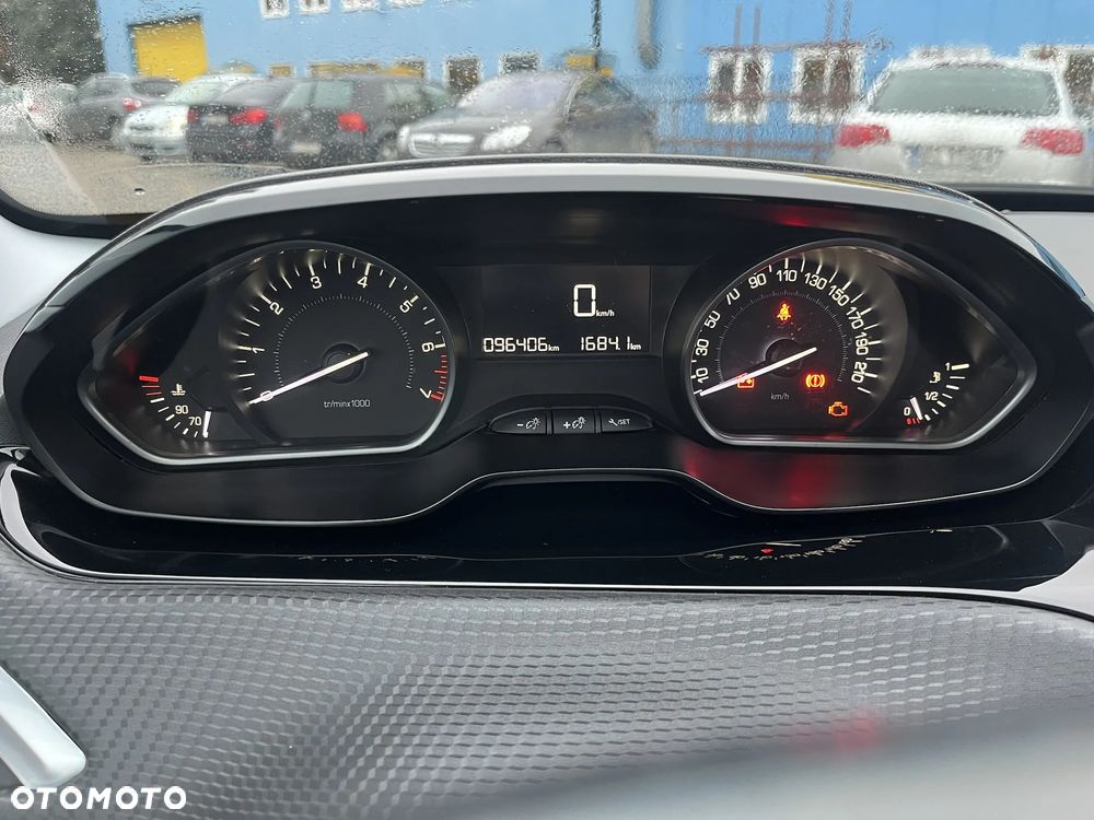 Peugeot 2008 1.2 Pure Tech Active S&S - 16